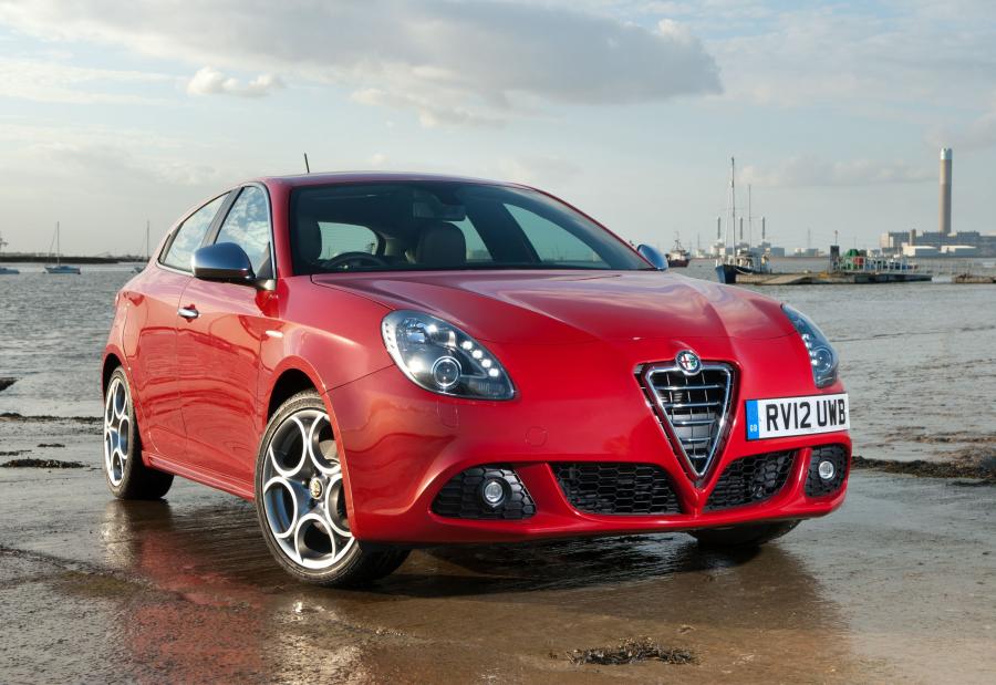  Alfa Romeo Giulietta 2012 года  (UK) (фото 37 из 56)